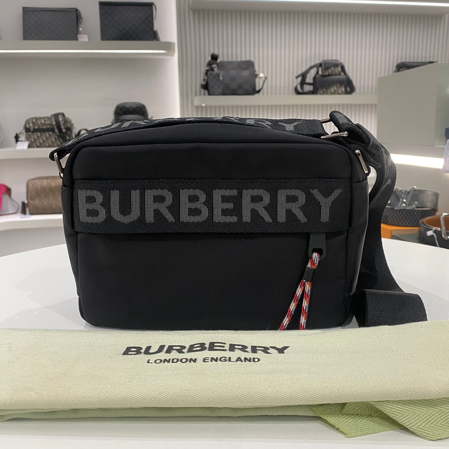 BURBERRY LOGO SLINGBAG BLACK