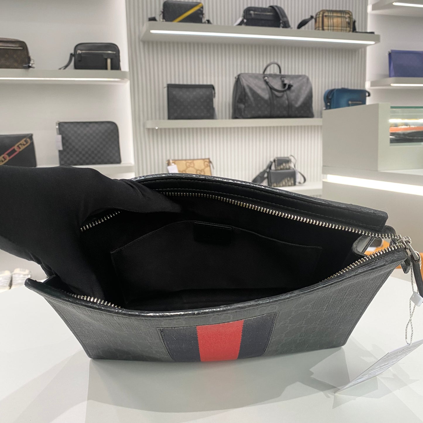 GUCCI GG SUPREME WEB POUCH BLACK