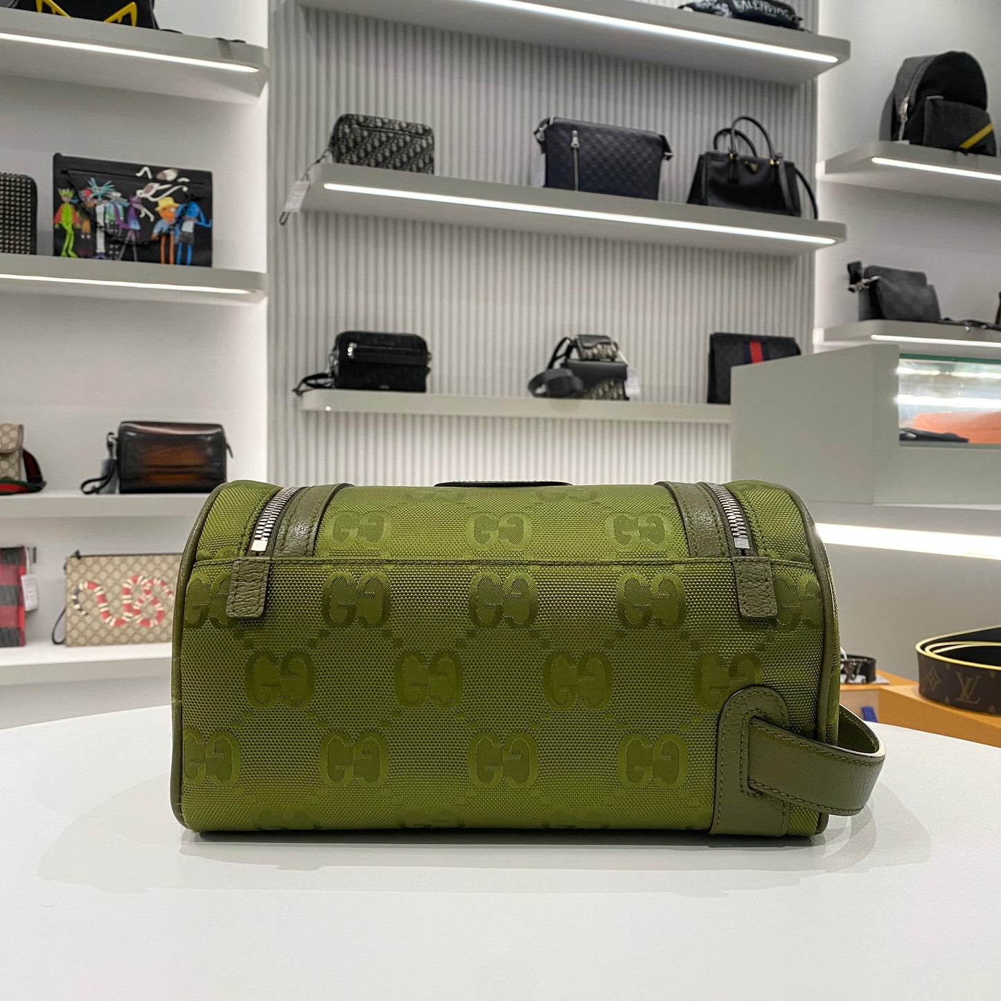 GUCCI GG SUPREME POUCH GREEN