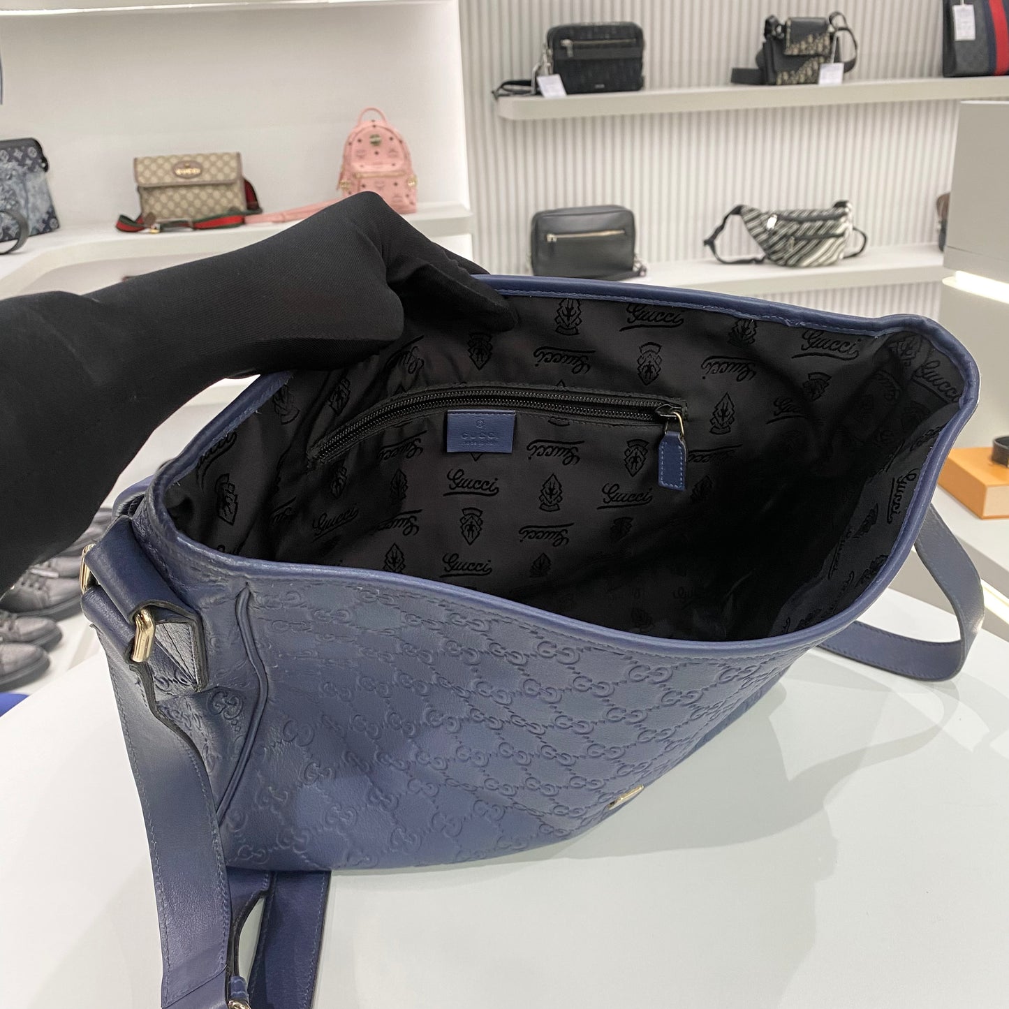 GUCCI GG MICROGUCCISSIMA MESSENGER BAG NAVY