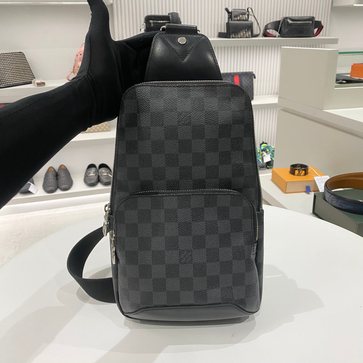 LOUIS VUITTON DAMIER AVENUE SLINGBAG