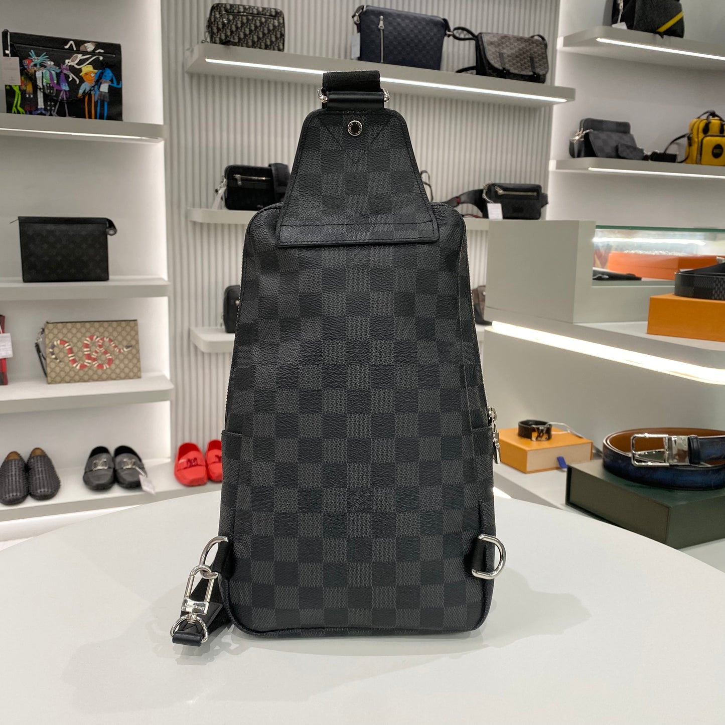 LOUIS VUITTON DAMIER AVENUE SLINGBAG