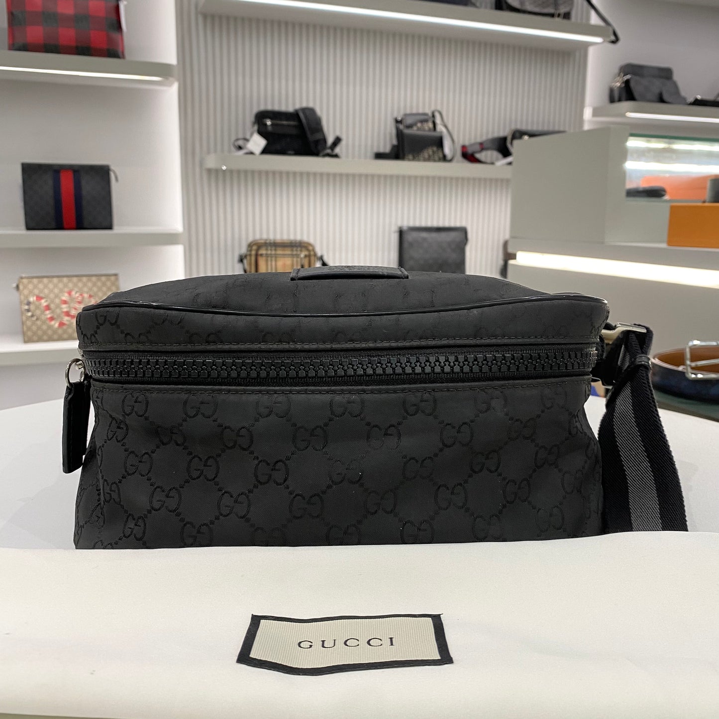 GUCCI GG SUPREME BELT BAG BLACK