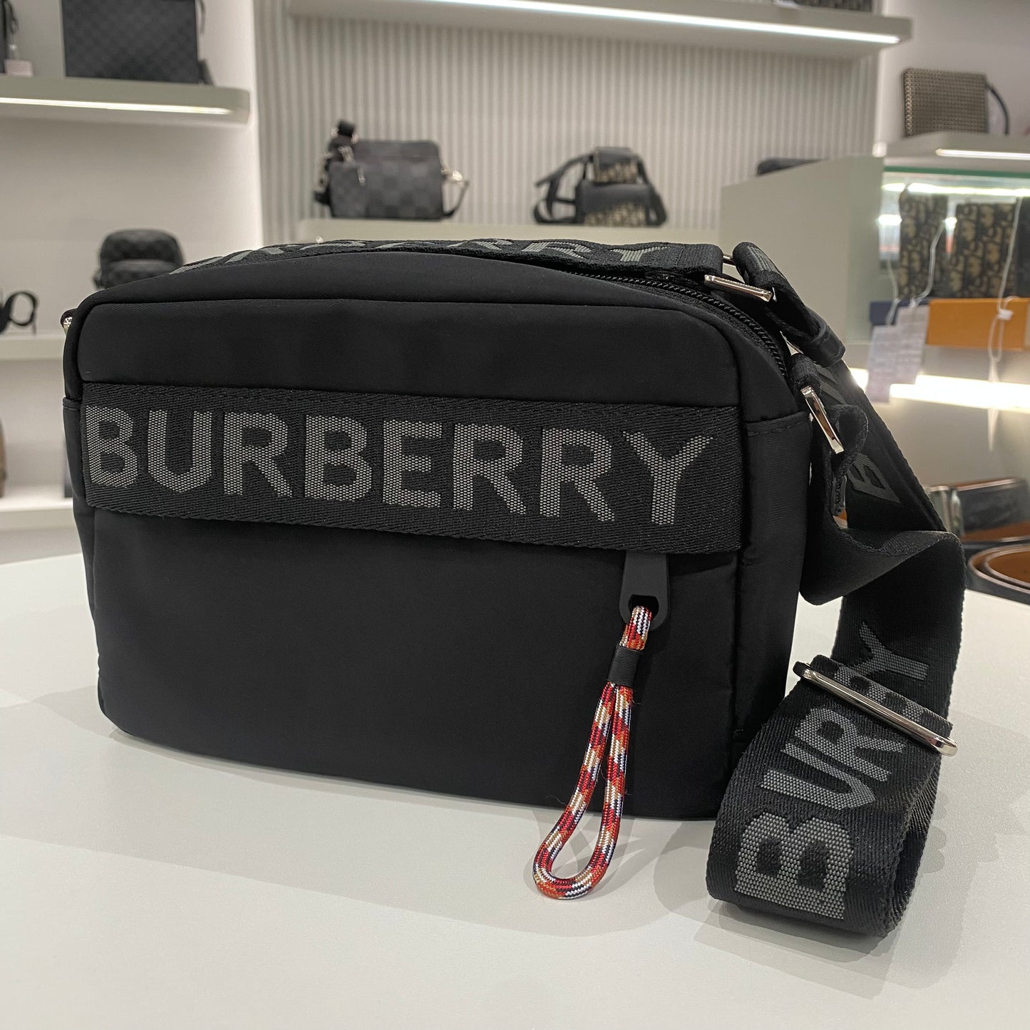 BURBERRY LOGO SLINGBAG BLACK